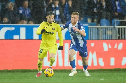 Cu doi jucători eliminaţi, Alaves s-a impus cu Villarreal