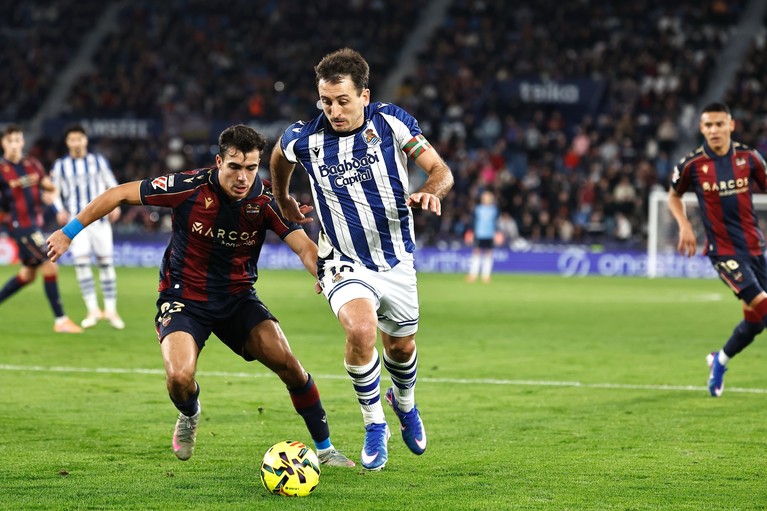 VIDEO | Nici doctorii nu scapă! Fază de „cascadorii râsului” la meciul dintre Levante - Real Sociedad