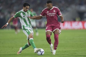 VIDEO | Betis Sevilla - Real Madrid 1-0. Primul pas strâmb pentru Jose Mourinho de la revenire. Mbappe a avut gol anulat şi penalty ratat