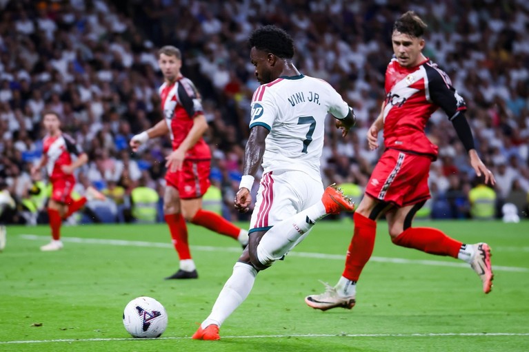VIDEO | Real Madrid – Rayo Vallecano 4-1. Andrei Raţiu l-a făcut pe Vinicius să comită o gafă mare! Românul, decisiv la golul echipei sale