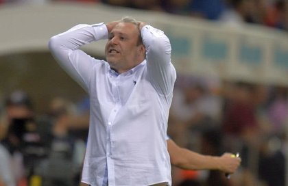 VIDEO | PREA MICI PENTRU UN RĂZBOI AŞA DE MARE. ECHIPA LUI ŞUMUDICĂ, SPULBERATĂ LA ISTANBUL DE FENER