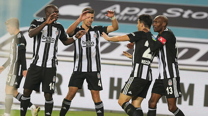 Fenerbahce - Beşiktaş 3-4. Thriller cu 7 goluri la Istanbul. „Vulturii” dau lovitura şi câştigă în 10 chiar pe terenul marii rivale 