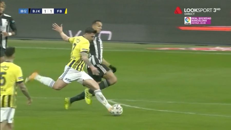 Beşiktaş - Fenerbahce 1-1. Oaspeţii obţin un punct pe final de meci şi păstrează suspansul în Superliga turcă