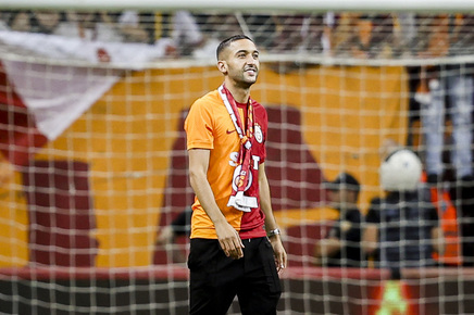 VIDEO ǀ Imagini superbe! Hakim Ziyech şi-a salutat noii coechipieri înconjurat de fanii lui Galatasaray