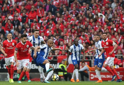 FC Porto - Benfica, vineri, de la ora 23.00, în direct pe Look Sport+.  „Dragonii” au patru fotbalişti bolnavi de COVID-19