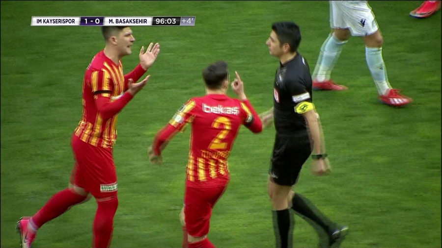 VIDEO | KAYSERISPOR A SCĂPAT PRINTRE DEGETE VICTORIA CU ISTANBUL BB. SĂPUNARU A COMIS UN HENŢ ŞI S-A DICTAT PENALTY