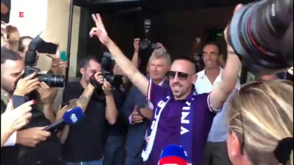 VIDEO | GESTUL CARE L-AR PUTEA SUPĂRA PE MUTU. S-A ÎNTÂMPLAT LA ÎNTÂLNIREA LUI RIBERY CU FANII FIORENTINEI