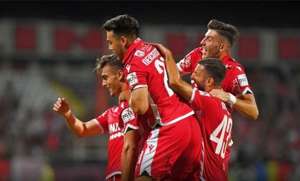 VIDEO | SEARA ÎN CARE LE-A IEŞIT TOTUL „CÂINILOR”. DINAMO TRECE DE HERMANNSTADT ŞI O LASĂ PE FCSB PE ULTIMUL LOC