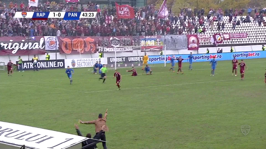 VIDEO | RAPID A FĂCUT CE A VRUT CU PANDURII. PANCU, DERANJAT CĂ NU A PRIMIT UN PENALTY: ”CRED CĂ SUNT 7 SAU 8 ADUNATE”