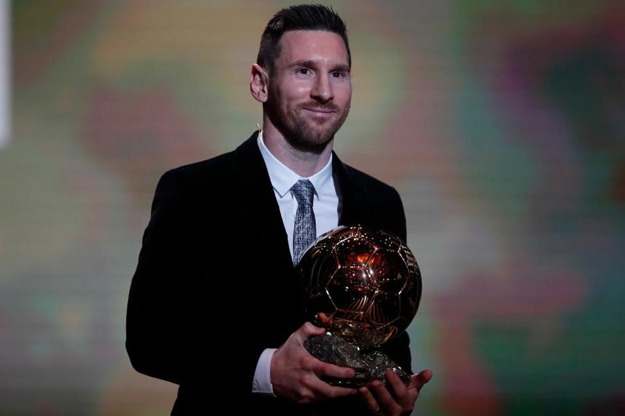 FĂRĂ RIVAL! MESSI A PRIMIT PENTRU A ŞASEA OARĂ BALONUL DE AUR