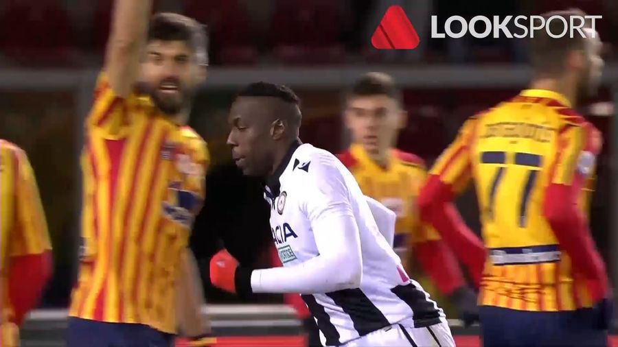 VIDEO | ECHIPA LUI ROMARIO BENZAR SE SCUFUNDĂ. EŞECUL DE PE TEREN PROPRIU CU UDINESE O DUCE PE LECCE APROAPE DE ZONA RETROGRADĂRII