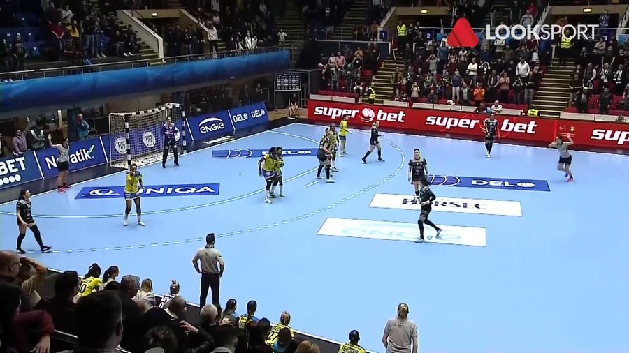 VIDEO |CA-N VREMURILE BUNE! „TIGROAICELE” AU DAT DE PĂMÂNT CU LIDERUL GRUPEI ŞI LE-A PROVOCAT PRIMA ÎNFRÂNGERE FETELOR DE LA METZ