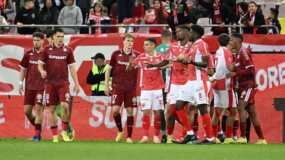 //i0.1616.ro/media/581/3142/38118/22446129/1/dinamo-bucuresti-rapid-bucuresti-play-off-superliga-superbet-26-04-2026-3.jpg