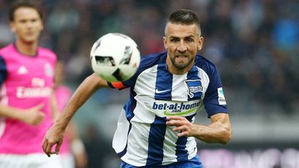 Gest cum rar se mai întâlneşte. Primul lucru făcut de Ibisevic, după ce a semnat cu Schalke