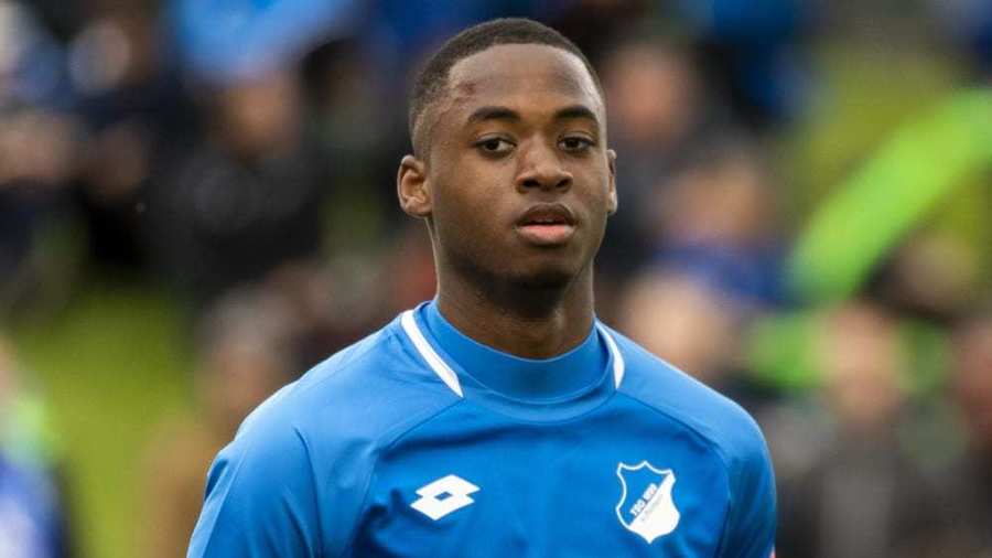 Noul ”puşti minune” al Bundesligii este disputat de două mari forţe ale fotbalului mondial