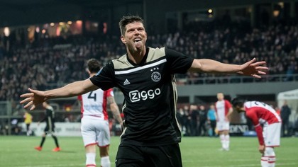 Huntelaar a semnat cu Schalke 04