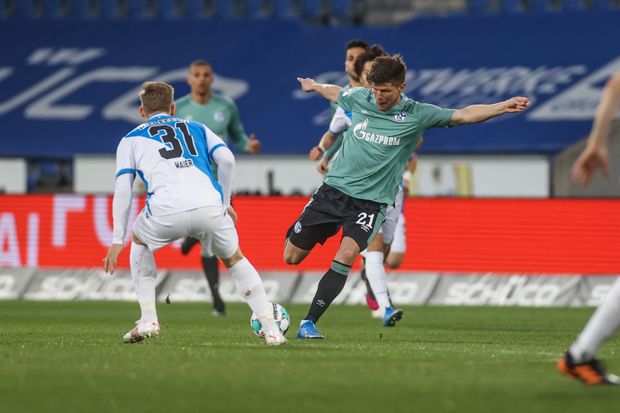 VIDEO | Schalke 04 a retrogradat din Bundesliga, pentru prima dată în ultimii 30 de ani. Fanii rivalei Dortmund au aprins artificii