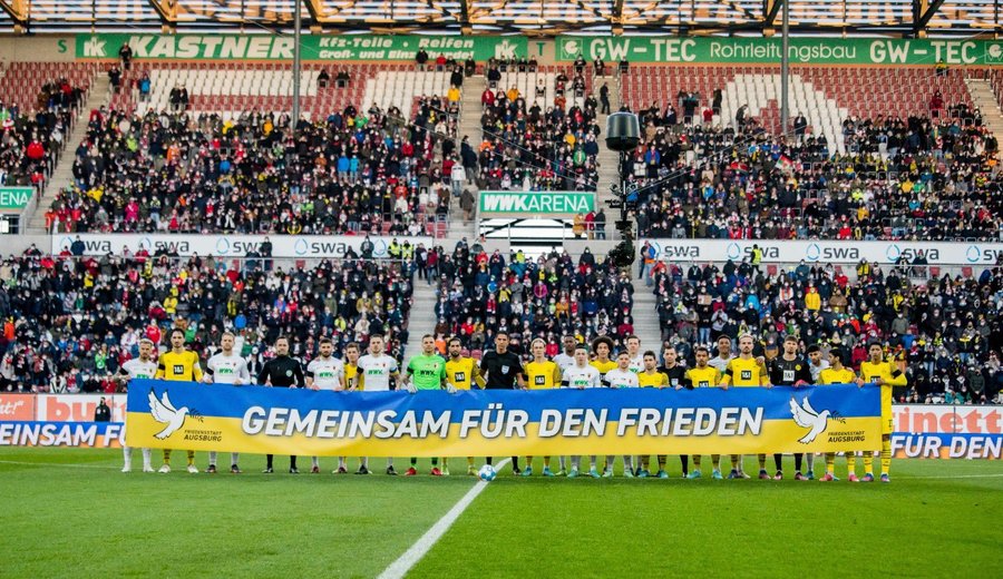 Borussia Dortmund, remiză cu Augsburg, în ultimul meci al rundei. Mesaj emoţionant împotriva războiului