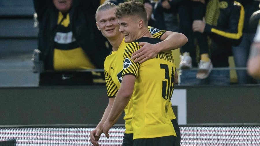 VIDEO | Borussia Dortmund o spulberă pe VfL Wolfsburg şi aşteaptă duelul cu Bayern din etapa viitoare 
