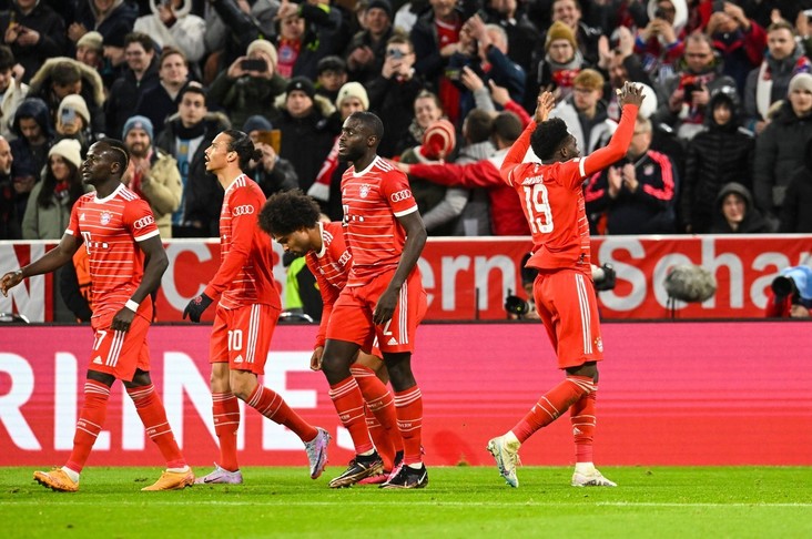 VIDEO | Spectacol total în Budesliga! Bayern – Augsburg 5-3. Bavarezii s-au impus într-un meci cu opt goluri 