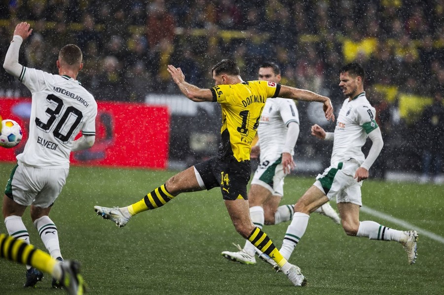 Borussia Dortmund a revenit spectaculos şi a învins pe Monchengladbach