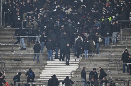 Incident nefericit cu fanii unei echipe din Bundesliga. Aproximativ 50 de poliţişti au fost răniţi 