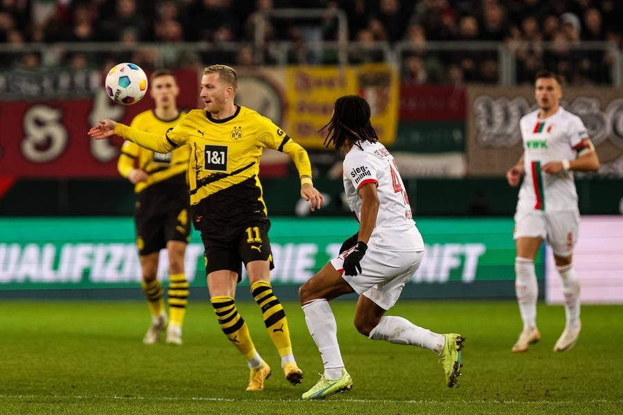 VIDEO | Augsburg - Borussia Dortmund 1-1. ”Galben-negrii”, doar egal în deplasare şi se îndepărtează de liderul din Bundesliga 