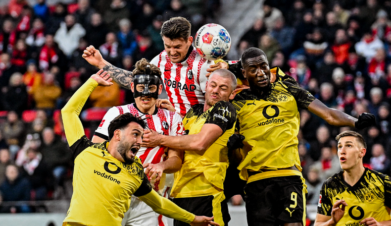 VIDEO | Freiburg - Borussia Dortmund 1-1. Oaspeţii au avut un jucător eliminat şi au pierdut puncte preţioase