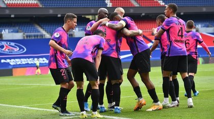 PSG se aproapie la un punct de liderul Lille, graţie unui succes venit în minutul 90+5 cu Saint-Etienne