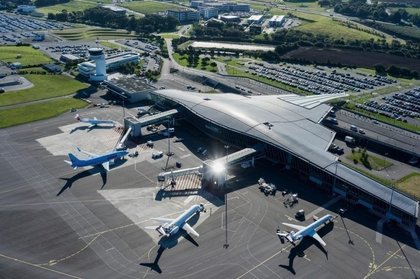 Un fulger a lovit turnul de control al aeroportului din Brest. PSG, nevoită să plece acasă cu autocarul