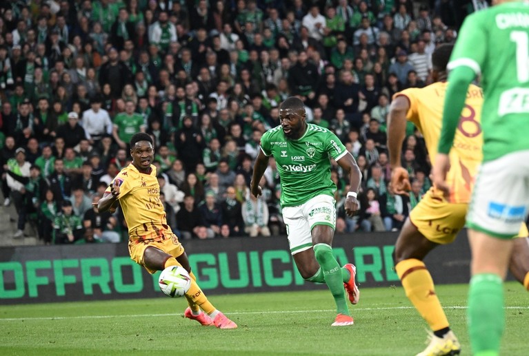 St Etienne - Metz 2-1. Trupa lui Ladislau Boloni este obligată să câştige returul pentru a rămâne în Ligue 1