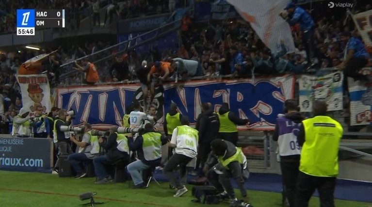 Un meci din Ligue 1 a fost întrerupt o bună perioadă de timp din cauza unor incidente violente ce au avut loc în tribune