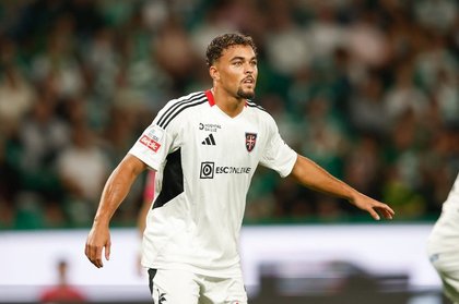 Fundaşul central Ruben Kluivert, fiul lui Patrick Kluivert, va semna cu Olympique Lyon