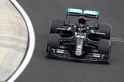 Hamilton, pole şi record pe tur la Hungaroring. Mercedes are din nou monopol pe prima grilă