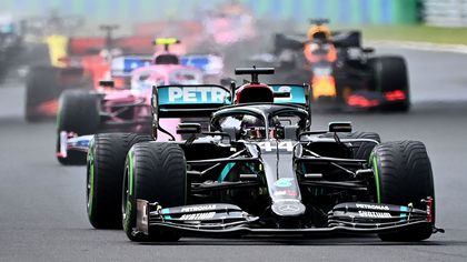 VIDEO | Victorie fără emoţii pentru Lewis Hamilton la Nurburgring. Primul abandon tehnic pentru Mercedes din acest sezon. Ferrari, o nouă cursă modestă