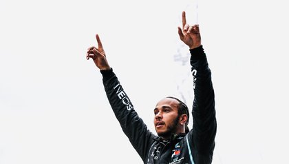 VIDEO | Lewis Hamilton, mesaj emoţionant după ce l-a egalat pe Michael Schumacher la titluri mondiale în F1! "Copii, visaţi imposibilul"