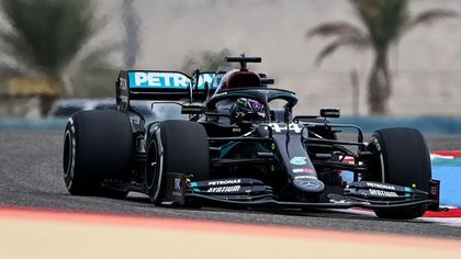 Lewis Hamilton, pole fără drept de apel în MP al Bahrainului. Cursa este duminică, de la ora 16:00, în direct pe Look Sport 3