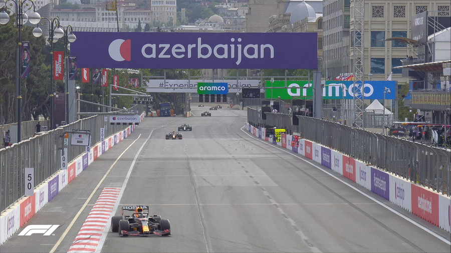 Sergio Perez, victorie în Marele Premiu de la Baku. Verstappen a abandonat, în timp ce conducea detaşat. Hamilton a greşit, după ce cursa a fost neutralizată cu steag roşu şi nu intrat în puncte