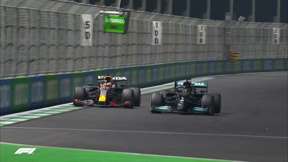 Final dramatic de sezon în Formula 1! Verstappen câştigă primul titlul mondial în ultimul tur pe Yas Marina. Momente tensionate cu Hamilton