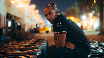 Lewis Hamilton refuză să-şi scoată bijuteriile la Grand Prix-urile de Formula 1. E dispus chiar să nu mai concureze