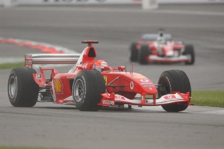 Un monopost Ferrari condus de Schumacher în 2003 a fost scos la licitaţie