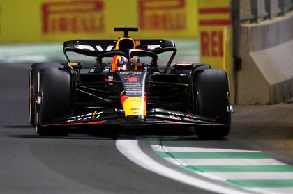 VIDEO | Cursă haotică, marcată de incidente şi controverse în Australia. Max Verstappen s-a impus