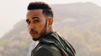 Lewis Hamilton ar susţine un protest paşnic al activiştilor de mediu la MP al Marii Britanii. Cursa e LIVE pe programele Prima Sport! 