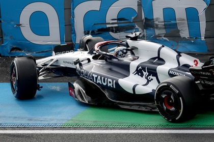 VIDEO | Accident dur în Marele Premiu al Olandei. Daniel Ricciardo, transportat la spital pentru investigaţii