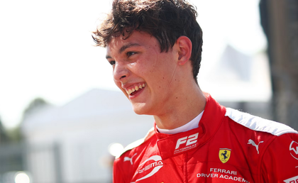 Un tânăr de 18 ani a devenit pilot de rezervă Ferrari în Formula 1