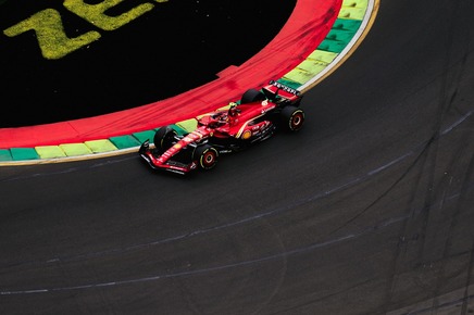 Carlos Sainz a câştigat Grand Prix-ul Australiei. Max Verstappen, primul abandon după aproape 2 ani