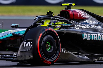 După aproape 3 ani, Lewis Hamilton a câştigat un Mare Premiu. Reuşita a venit chiar pe circuitul de casă