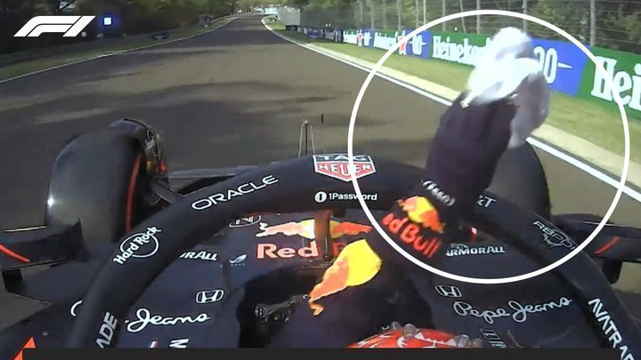 Max Verstappen a aruncat pe pistă un şerveţel care rămăsese în cockpit. Avertisment pentru echipa Red Bull 