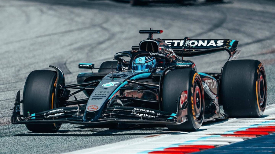 George Russell, pole position surprinzător în Singapore. Sesiune slabă pentru Ferrari