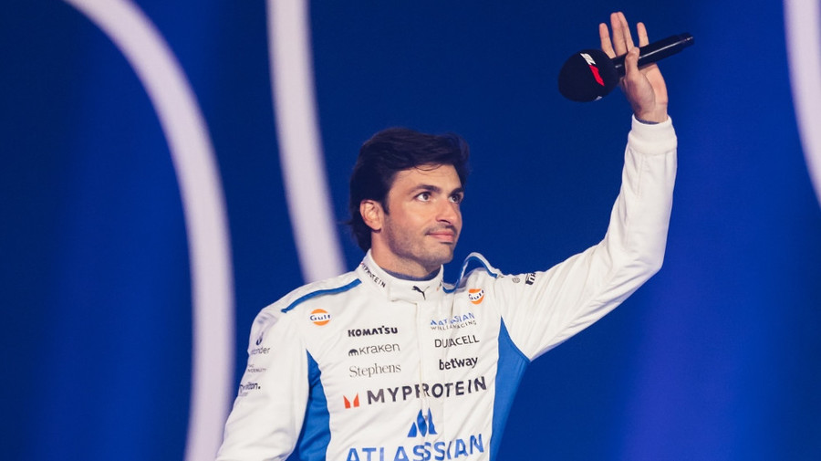 ”Exagerează arătându-ne prietenele”. Carlos Sainz critică transmisiunile prea axate pe vedete ale curselor de Formula 1